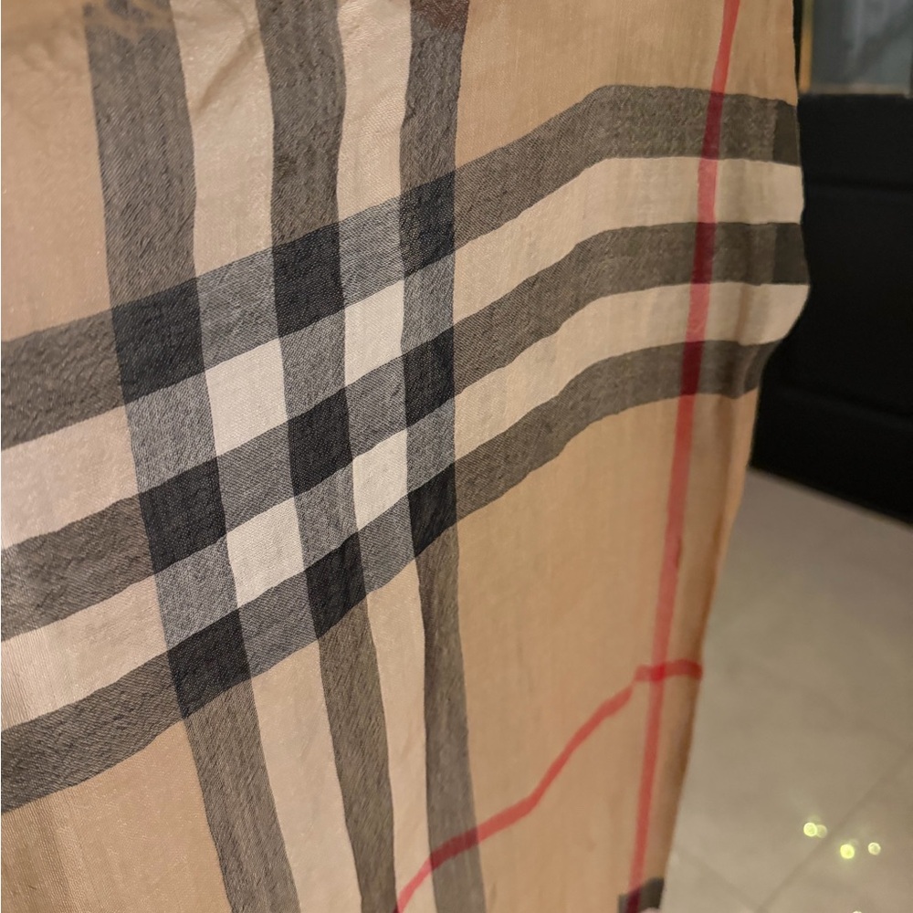 Classic Burberry wide check silk wool scarf - Picture 5 of 13